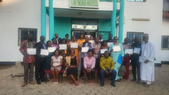 20 Gradués du Cameroon Field Epidemiology Training Program (CAFETP) Frontline recyclés